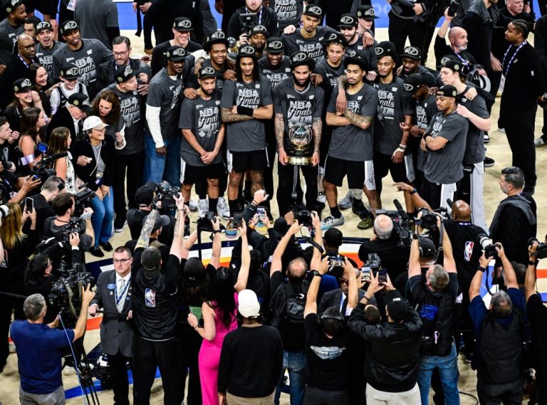 Los Spurs regresan a las Finales de la NBA