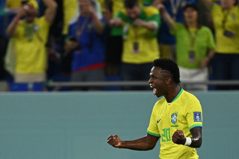 Vinicio salva a Brasil de una derrota en su debut en la Copa del Mundo